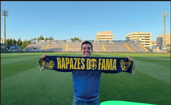 Rapazes do Fama no estádio